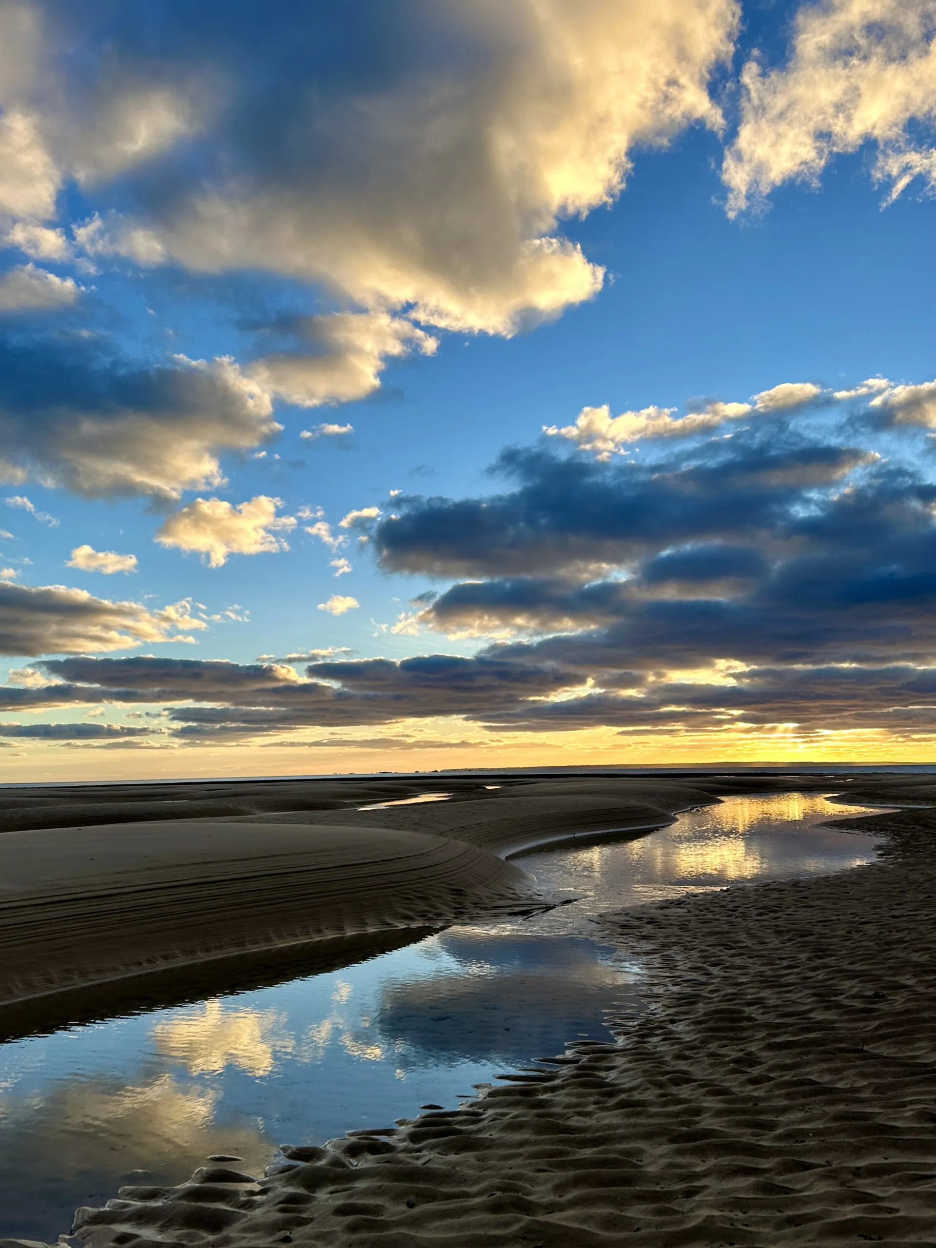 Sonnenuntergang über dem Wattenmeer des Cotentin